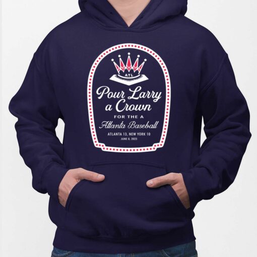 Pour Larry a crown t shirt
